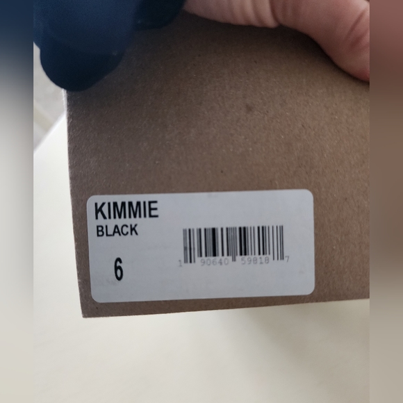 STEVE MADDEN STRAPPY SANDALS 🖤 - Picture 5 of 5